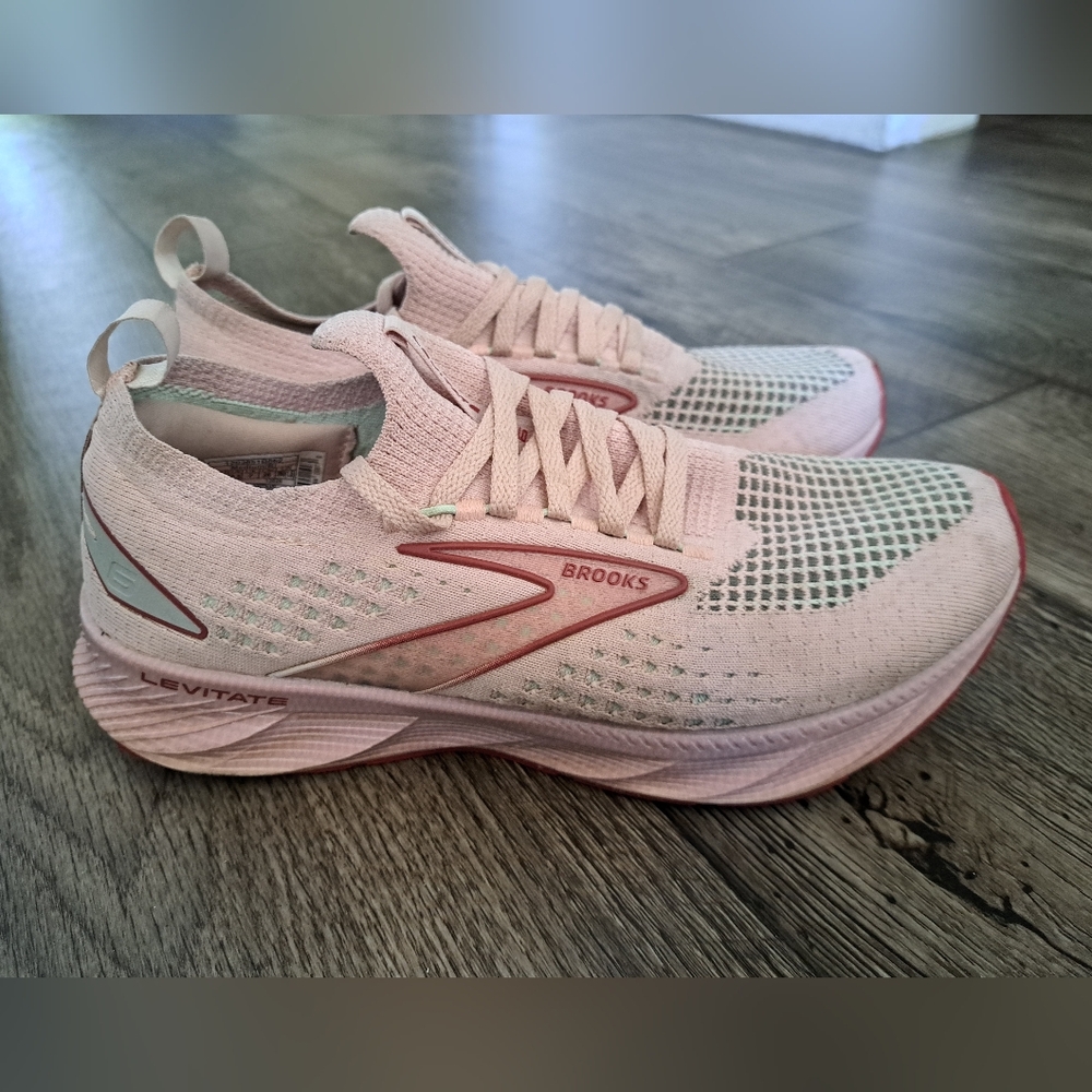 Brooks Women's Levitate 6 Stealthfit Running Shoe